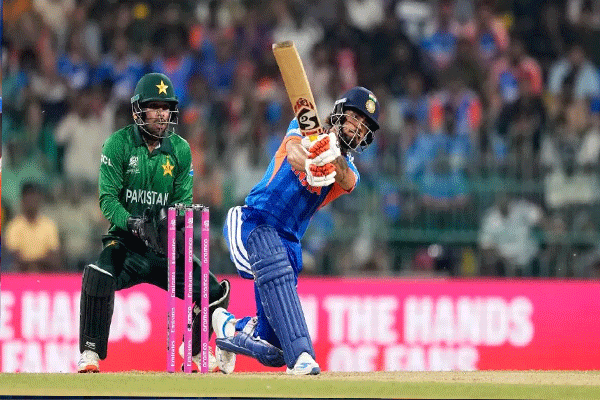 IND vs PAK: स्फोटक फलंदाजीमुळे इशान विराट-उथप्पाच्या यादीत सामील