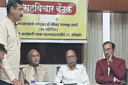 साहित्याची जाण नसणाऱ्यांना अध्यक्षपदाचे ‘डोहाळे’