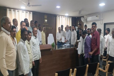 कर्जमाफीसाठी प्रहारची तहसीलवर धडक