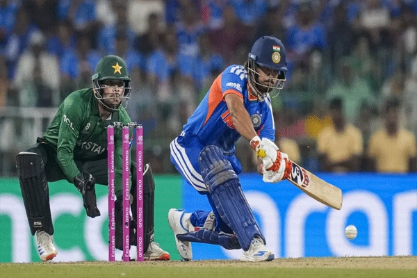 IND vs PAK: ईशान किशनने असे काही केले, जे धोनी-पंतलाही नाही जमले