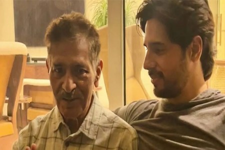 सिद्धार्थ मल्होत्रा यांच्या वडिलांचे निधन