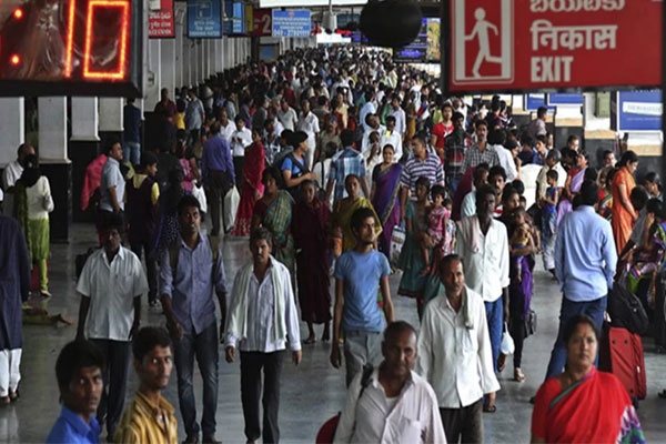 Pune Railway Station crowd,