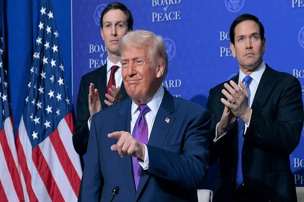 trump-at-peace-council-meeting