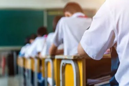 सोलापूरमध्ये दहावीच्या परीक्षेत १० तोतया विद्यार्थी!