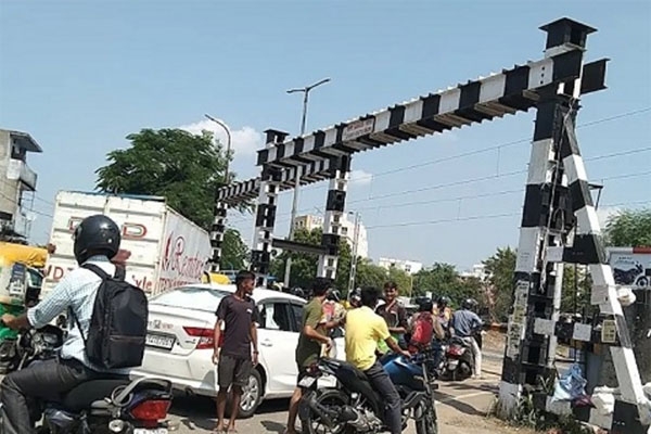 Goregaon-Hirapur level crossing
