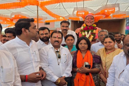 शिवरायांच्या पुतळा वादानंतर आ. संजय गायकवाडांची चिखला येथे भेट