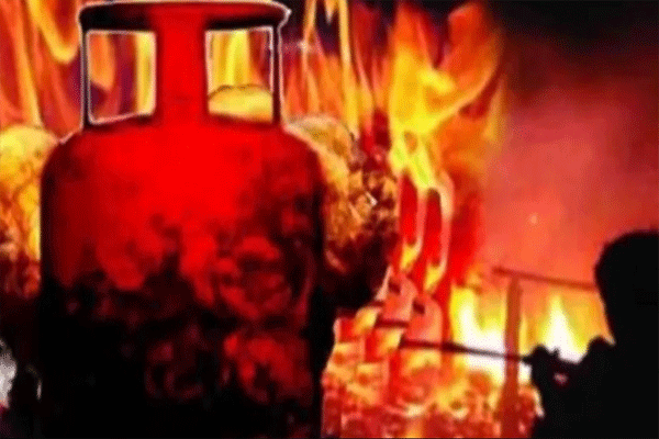 cylinder-blast-in-delhis-majlis-park