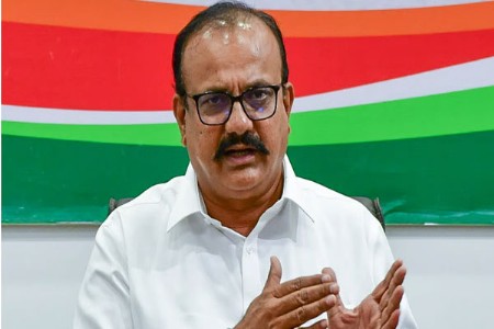 उद्धव ठाकरे यांनी विधान परिषदेवर जावे, राज्यसभेसाठी काँग्रेसला संधी द्यावी