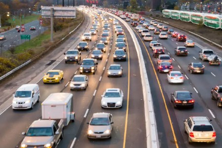 मुंबई-पुणे एक्स्प्रेसवेवरील प्रवाशांसाठी गुड न्यूज! सरकारने घेतला मोठा निर्णय