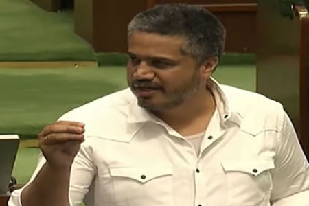 अजित पवार म्हणजे भावनिक आठवणींचा संघर्ष