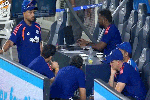 suryakumar-angry-over-dugout-strategy