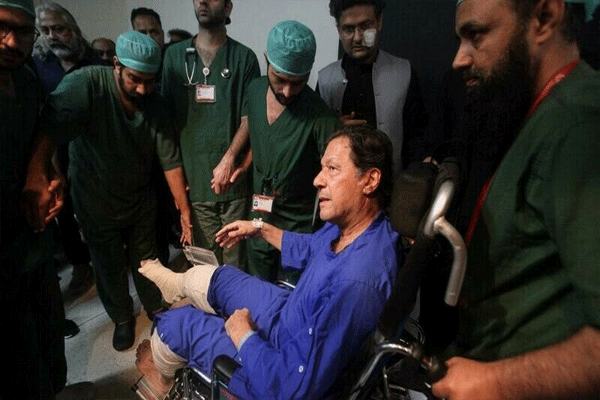 imran-khan-taken-to-hospital-at-2-am imran-khan-taken-to-hospital-at-2-am