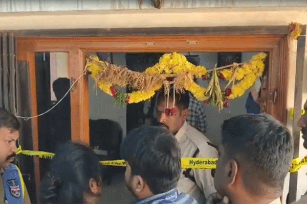 parents-commit-suicide-hyderabad