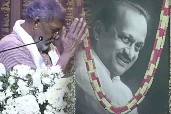 patekar-gets-emotional-ajit-pawar