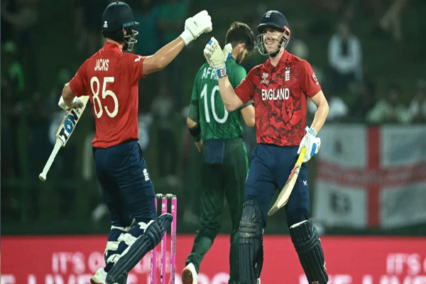 इंग्लंडने उपांत्य फेरी गाठून रचला इतिहास!