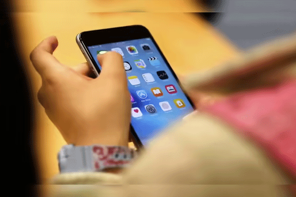 १६ वर्षांखालील मुलांना सोशल मीडियापासून दूर ठेवण्यासाठी सरकारची मोहीम सुरू