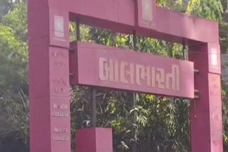 नामफलकावरून वाद 'ठाकरे गटाचा इशारा'