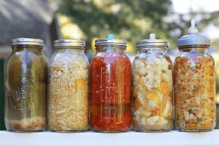 आतड्यांच्या आरोग्यासाठी आंबवलेले पदार्थ ठरतात वरदान