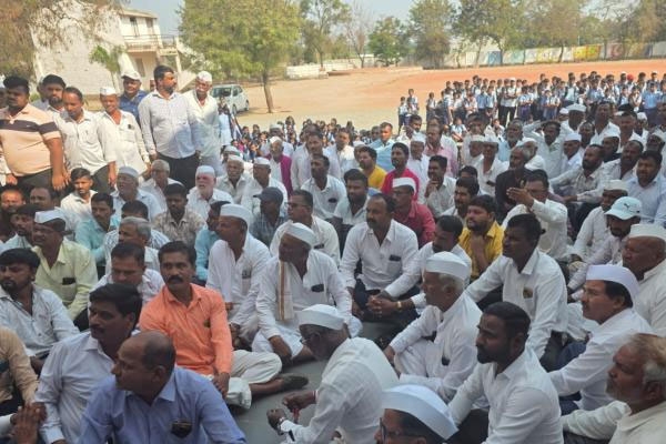 Savindane teacher attack, Nitin Chavan assault,