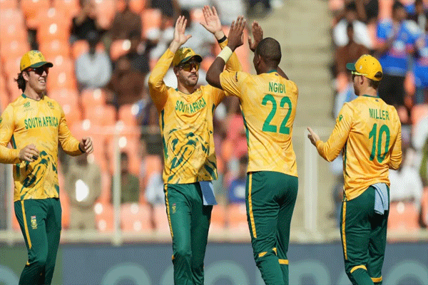 अंतिम चार संघांमधील दोन संघ निश्चित, उर्वरित दोन संघांसाठी लढाई सुरूच