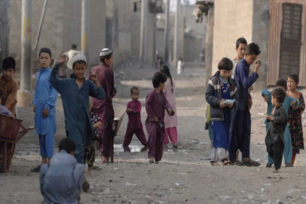 पाकिस्तानमध्ये अज्ञान इतके व्यापक का आहे? आकडेवारी देते या प्रश्नाचे एक आकर्षक उत्तर