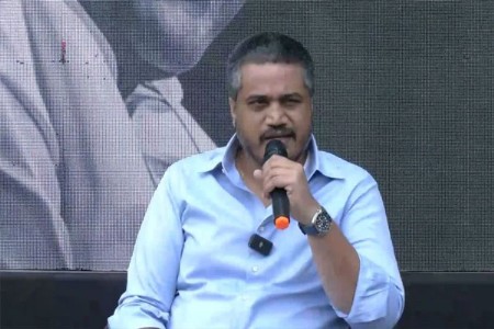 तो फोन उचललाच गेला नाही!