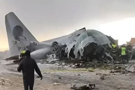 बोलिवियात लष्करी विमान कोसळले; १५ ठार, नोटांची उधळण