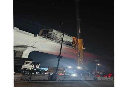 ऑटोमोटिव्ह चौक ते लेखा नगर दरम्यान रूळ बसविण्याच्या कामास सुरुवात