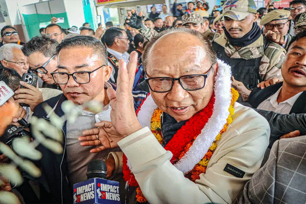 मणिपुरमधून राष्ट्रपती राजवट हटले; युमनाम खेमचंद यांची मुख्यमंत्री म्हणून शपथ