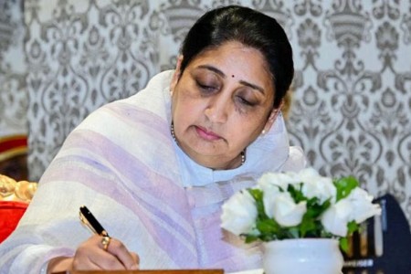 सुनेत्रा पवार आणि देशातील महिला उपमुख्यमंत्री