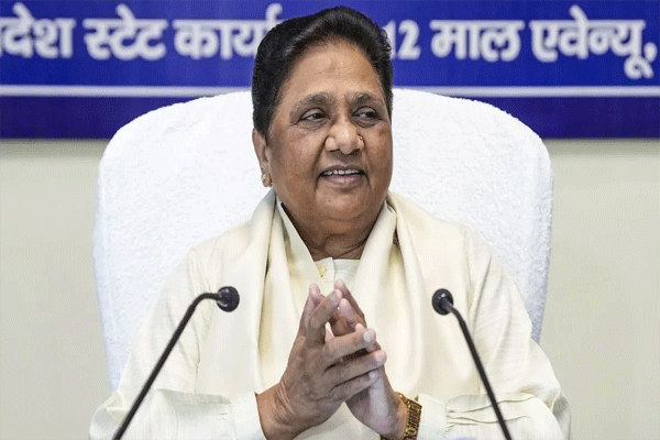 घूसखोर पंडित आणि मायावती यांचा राजकीय खेळ!