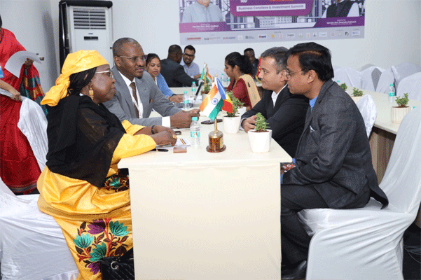 स्थानिक उत्पादने जागतिक बाजारपेठेत पाठविणार