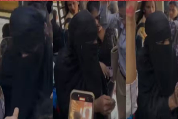 women compartment at Ghatkopar station