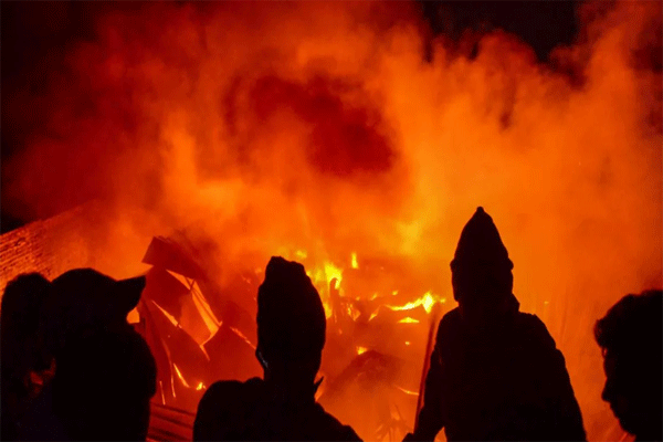 मंगोलपुरी येथे सिलेंडरचा मोठा स्फोट, चार जण जखमी