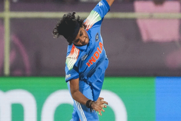 १० षटकांत १०० पेक्षा जास्त धावा! टीम इंडियाच्या या गोलंदाजाचा लाजिरवाणा विक्रम