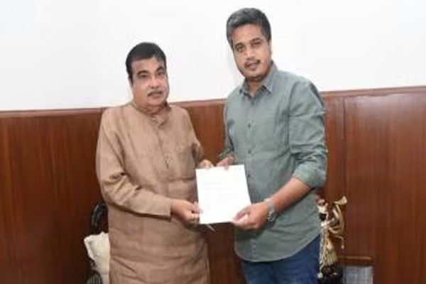 Rohit Pawar met Nitin Gadkari Rohit Pawar met Nitin Gadkari