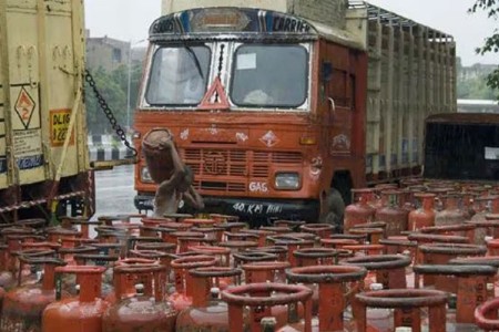 जिल्ह्यात महत्त्वाचे आदेश 'या' सेवा अत्यावश्यक सेवा म्हणून घोषित