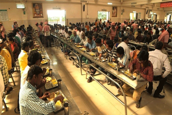 युद्धाचा फटका धार्मिक स्थळांवर; पंढरपूर आणि शिर्डीतील अन्नछत्रांवर संकट