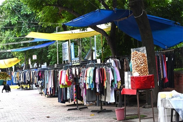 Pune street vendor dues, 
