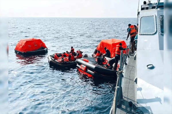 sri-lanka-hands-over-bodies-of-sailors