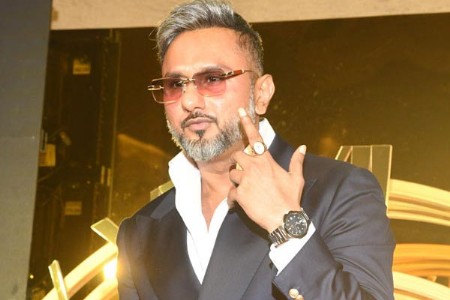 यो यो हनी सिंगच्या कॉन्सर्टमध्ये गोंधळ