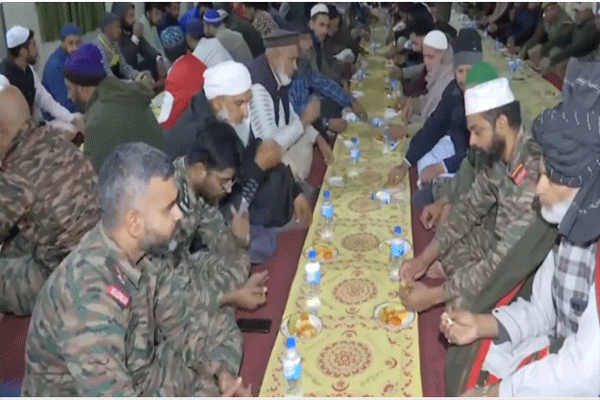 indian-armys-iftar-party-in-poonch