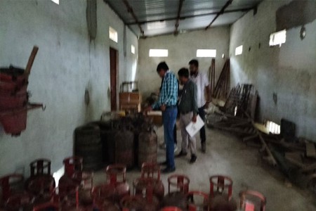 पिरॅमिड गॅस एजन्सीवर अन्न व पुरवठा विभागाचा छापा ; तब्बल ५७ गॅस सिलेंडर जप्त