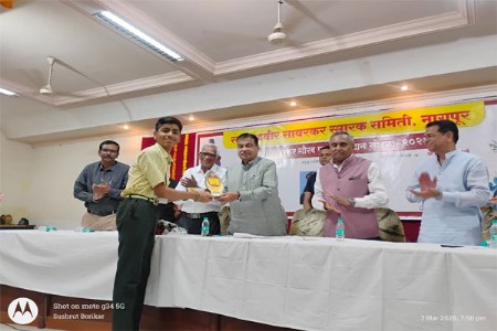 वक्तृत्व स्पर्धेत सौमित्र बोरीकर प्रथम