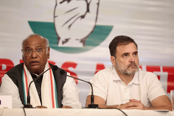 congress-expels-three-mlas