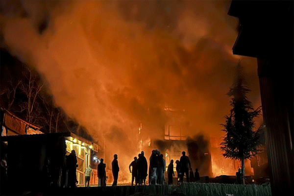 fire-in-pahalgam-hotel