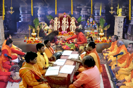 नवरात्रीत रामायण पठण करण्याचे अनेक फायदे आहेत. पठणाचे नियम आणि योग्य पद्धत जाणून घ्या