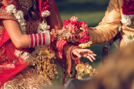 भारतीयांना लग्न महत्त्वाचे, अमेरिकनांना नात्याची गुणवत्ता