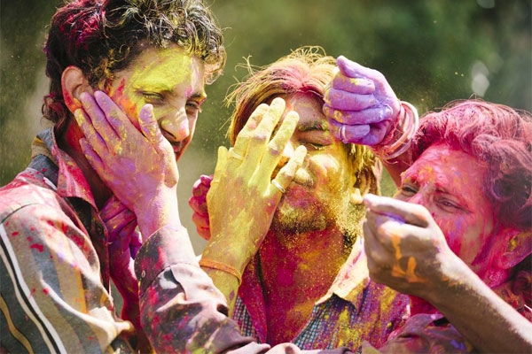 women protection Holi 