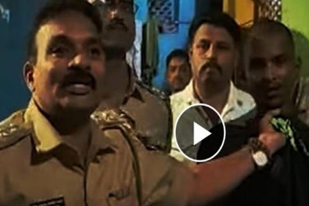 ७० वाहनांची तोडफोड करणाऱ्या गुंडाची जाहीर धिंड